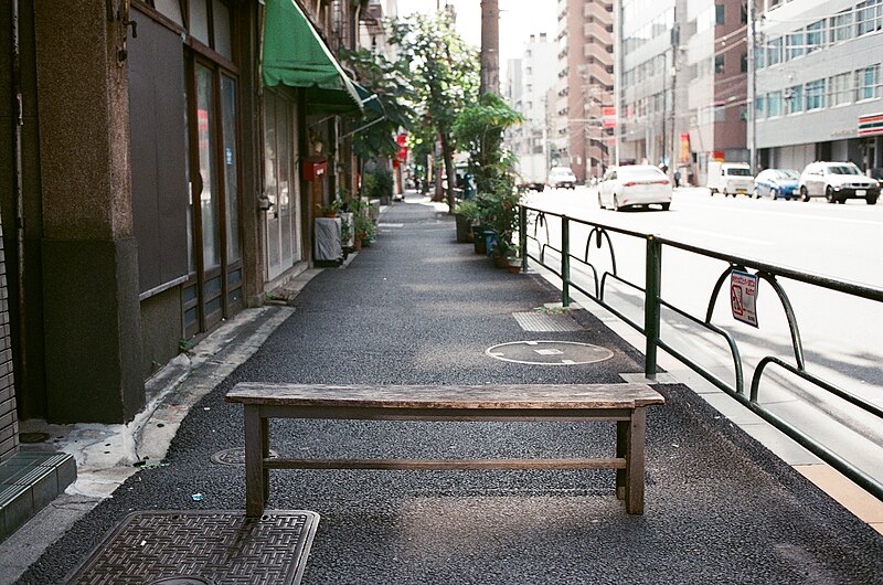 File:湯島駅 Tokyo, Japan AGFA VISTAPlus Nikon FM2 (33475472340).jpg