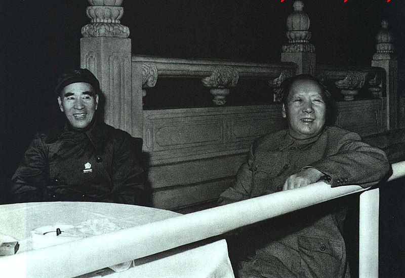 File:1968-06 1968年5月 五一劳动节 毛泽东与林彪看烟火.jpg