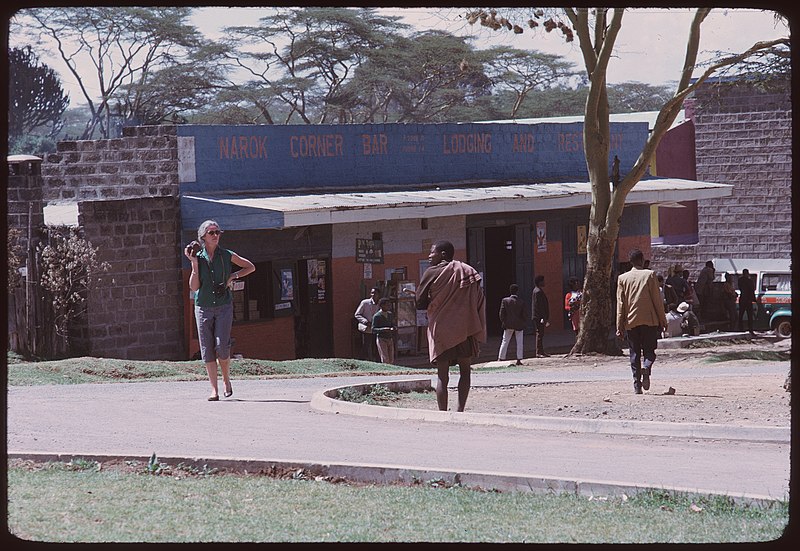 File:1973-12-22 Narok - Narok corner bar, lodging and resaurant.jpg