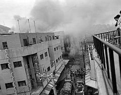 1977년 9월 14일 남대문시장 화재1.jpg