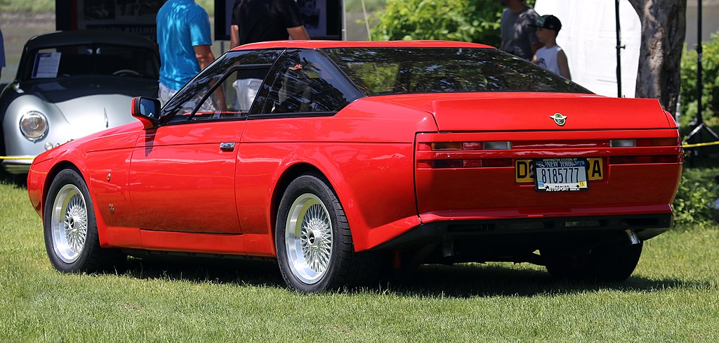 Der Aston Martin V8 Zagato, der sportliche Brite im Italiänischen Kleid 1024px-1987_Aston_Martin_V8_Vantage_Zagato_rear