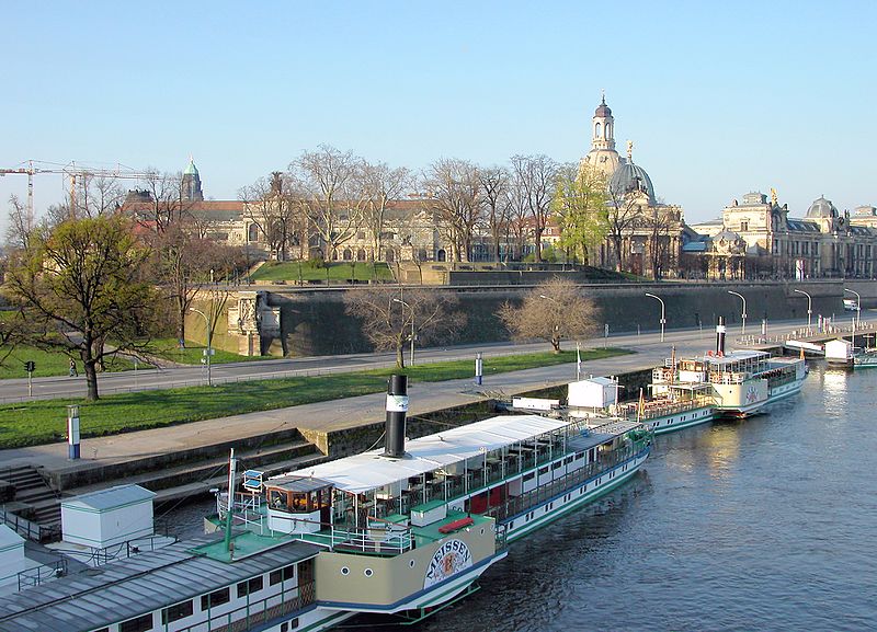 File:20070401040DR DD Blick v Carolabrücke z Brühlschen Garten.jpg