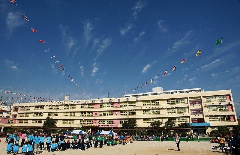 File:2010-09-30 Seoul Hancheon Elementary School Field Day 3.jpg