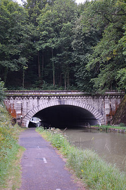 2012 août Chaumont 0005 tunnel de Condes sur le canal.jpg