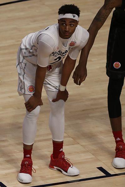 File:20170329 MCDAAG Chuck O'Bannon Jr. watches free throw.jpg