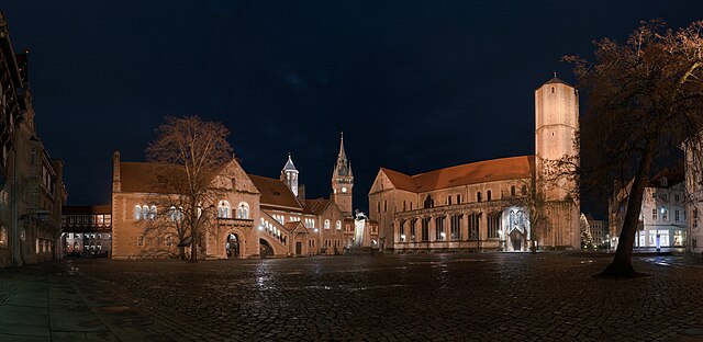 Image: 20180102 Braunschweig Burgplatz Panorama DSC07785 mid equi Rect Ptr Qs