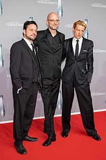 Sascha Alexander Geršak (Rösner), Regisseur Kilian Riedhof und Alexander Scheer (Degowski) beim Deutschen Fernsehpreis 2019