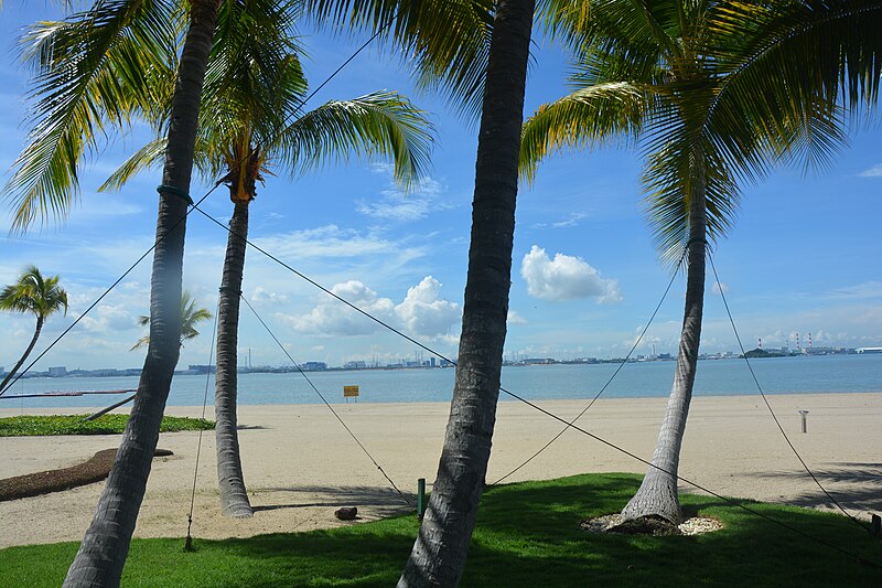 File:201906 Garden and beach outside of Marina Hotel, Forest City, Johor 16.jpg