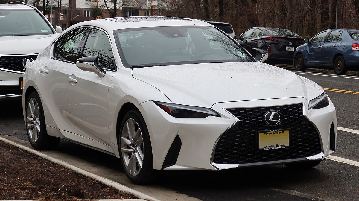 Lexus IS 300h in Titanium Metallic