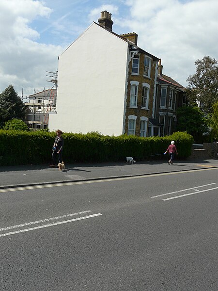 File:73, Victoria Road - geograph.org.uk - 4527487.jpg