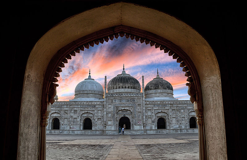 File:Abbasi Mosque-Derawar Fort.jpg