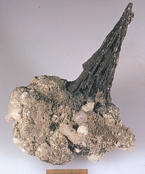 File:Alabandite on Calcite - Zinc Corporation Mine, Broken Hill, New South Wales, Australia.jpg