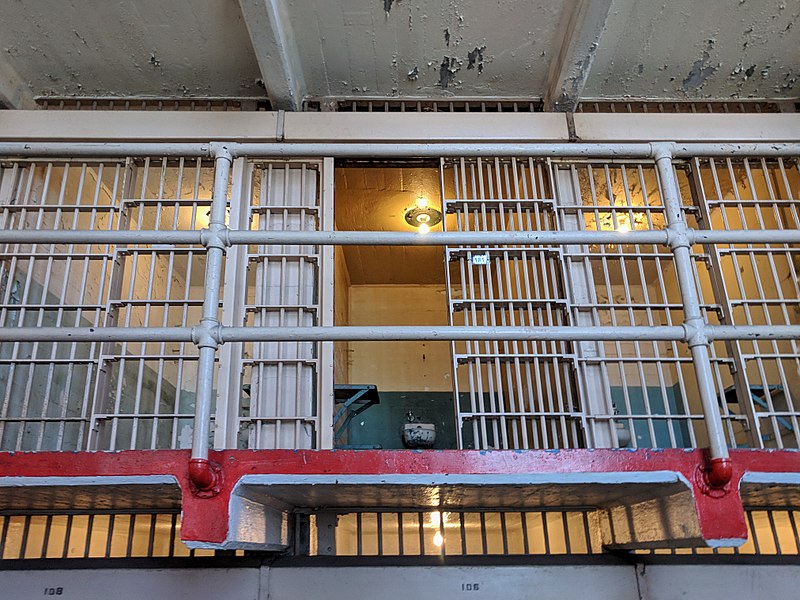 File:Alcatraz Federal Penitentiary - Cell 181 - Al Capone.jpg