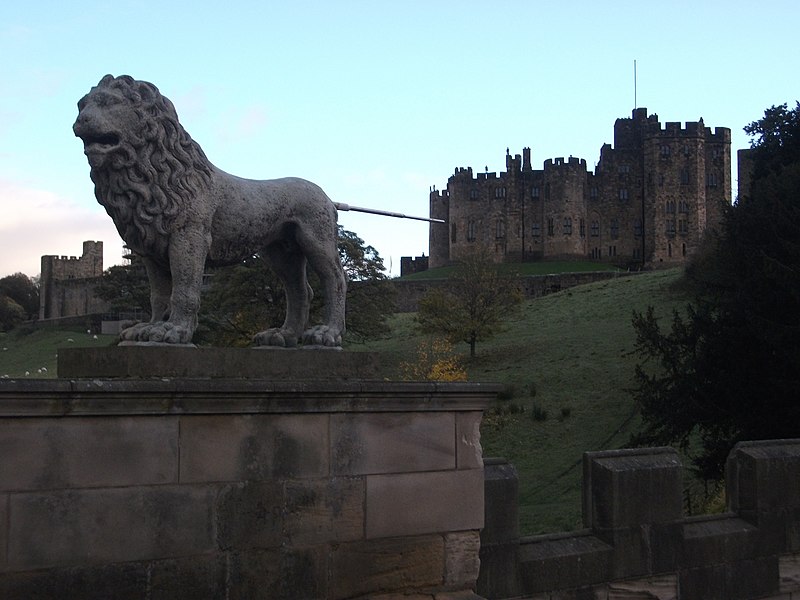 File:Alnwick Castle with lion.jpg