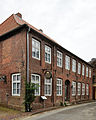 Deutsch: Ehemalige Schule Am Markt 5 in Osten (Oste). This is a photograph of an architectural monument. It is on the list of cultural monuments of Osten (Oste), no. 35.204.400.008.