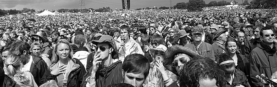 Amy Winehouse fans Glastonbury 07.jpg