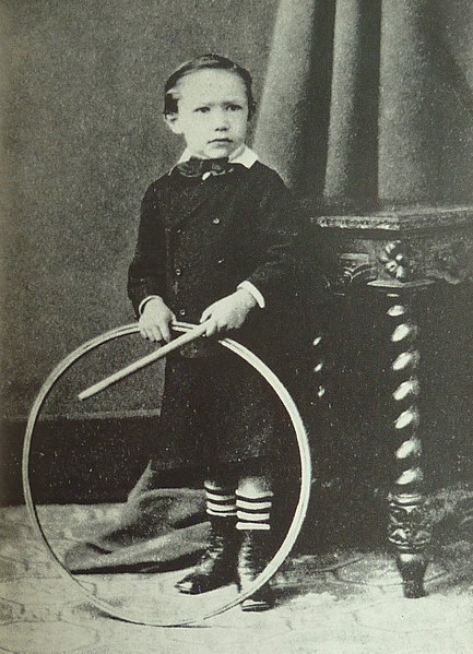 File:André Gide 4 ans 1874.jpg