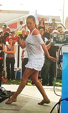 ארונוב מלמדת ריקוד ב"אתנה הולכות רחוק", 2012