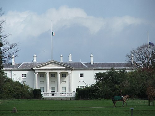 La résidence officielle du président, l'Áras an Uachtaráin.
