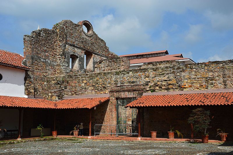 File:Arco Chato, Panamá, 2015.jpg