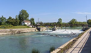 Dam of Noisiel on the Marne river