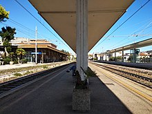 File:Binari_stazione_giulianova.jpg