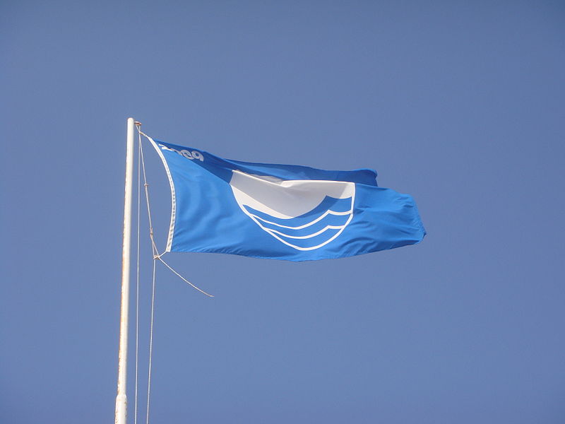 File:Blue flag beach 2009.jpg