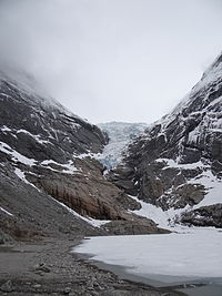 200px-Briksdalsbreen_2015.JPG