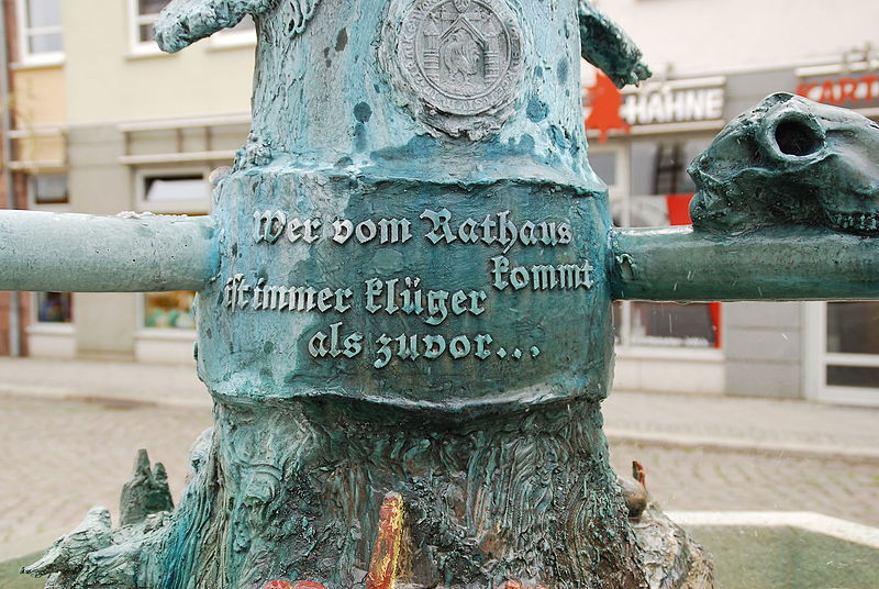 File:Brunnen Sieben Raben Frankfurt Oder (9).JPG