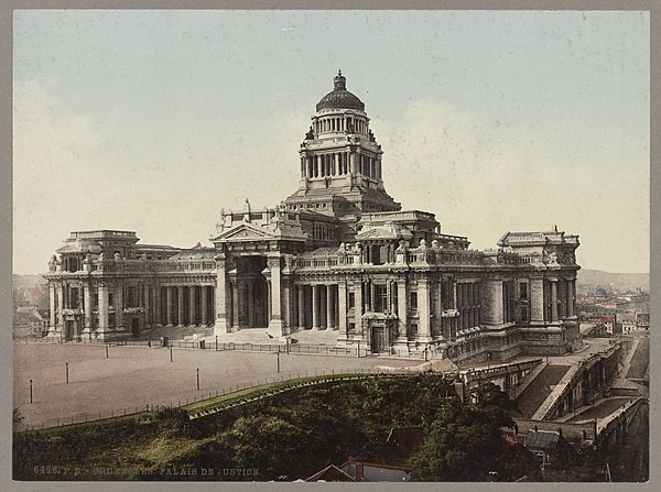 The Palace of Justice on a pre-1944 postcard. Note the lower dome.