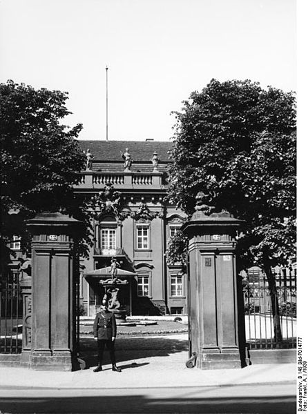 File:Bundesarchiv B 145 Bild-P014777, Berlin, Reichspräsidentenpalais.jpg