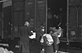 Bundesarchiv Bild 101I-027-1477-17, Marseille, Gare d'Arenc.  Deportatie van Juden.jpg