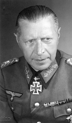 Helmuth Weidling vuonna 1943.