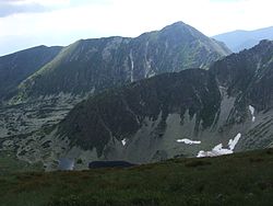 Ježová je vrchol v levé části horního hřebene