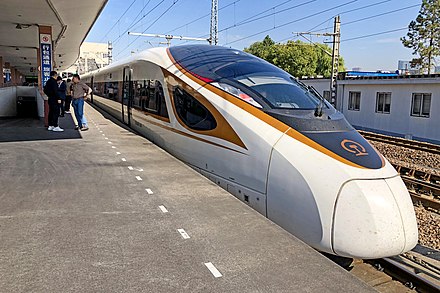 A high-speed train at Hangzhou Railway Station (Chengzhan, 城站)