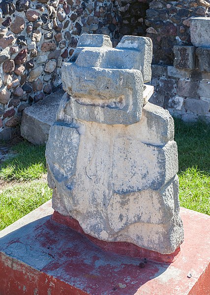 File:Cabeza de felino, Teotihuacán, México, 2013-10-13, DD 03.JPG