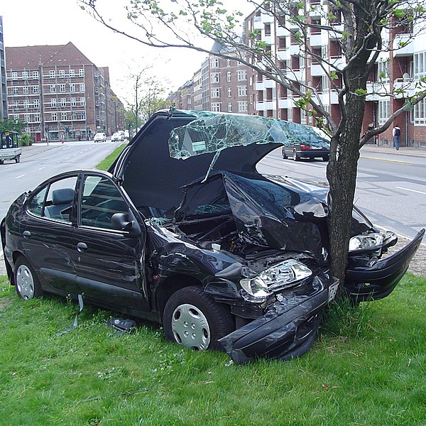 File:Car crash 1 (cropped).jpg