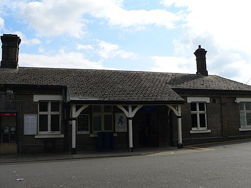 Chalfont & Latimer station 2008-06-12