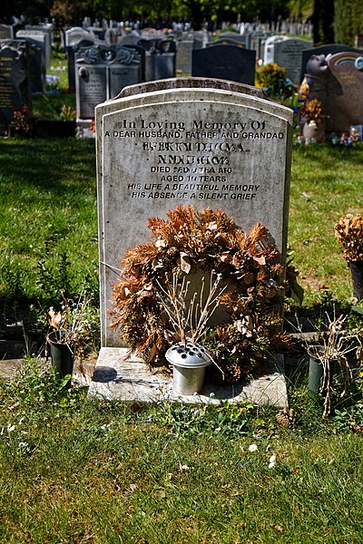 File:City of London Cemetery gravestone with dried faded wreath 1.jpg