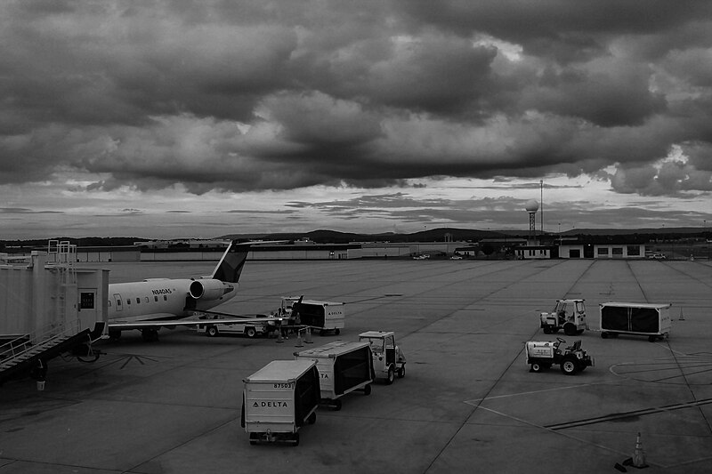 File:Cloudy Evening at HSV - June 2014 (41216991035).jpg