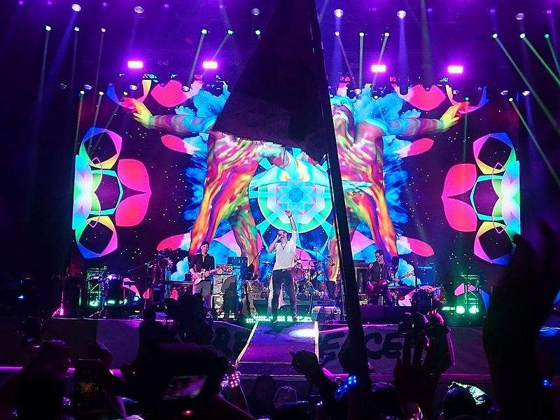 File:Coldplay at Glastonbury 2016 (3).jpg