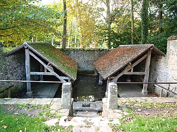 Datei:Courances-FR-91-lavoir-10.jpg