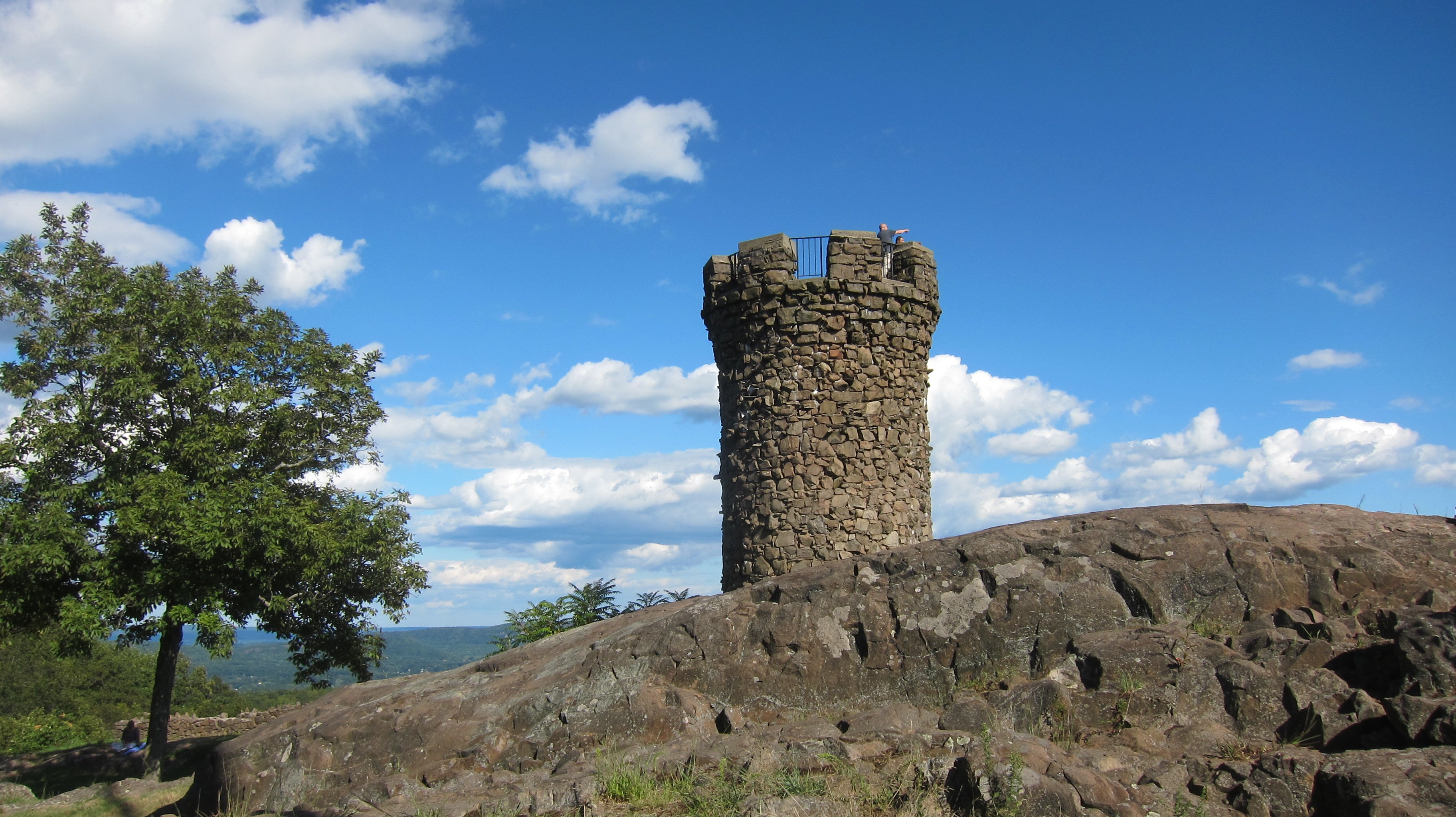 Гарни крепость башня. Хостинская крепость башня. Castle Craig CT. Hanging Hill.