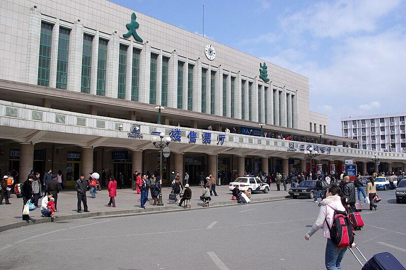 File:Dalian Railway Station 03.jpg