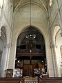 L'entrée et l'orgue.