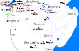 Mapa Zabajkalska a Poamuří s vyznačenými směry pohybu Čchingů (z Ajgunu po Amuru k Albazinu a jeho obležení a zpět, z Číny do Mongolska a zpět); útoky Mongolů – obležení Selenginsku a postup na Udinsk; postup ruského Golovinova pluku ze západu přes Irkutsk do Udinska, část až do Něrčinska