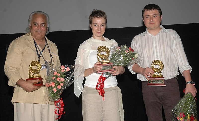 File:Director of the opening film ‘4 month, 3 Weeks and 2 days ‘ Cristain Mungiu with lead actress Anamaria Marinca at their presentation on November 24, 2007 in Panji , Goa during iffi 2007.jpg