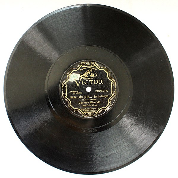 File:Disco 78 RPM, 10 polegadas `Victor`, com as músicas `P`ra Você Gostar de Mim` e `Mamãe Não Quer... 2.jpg