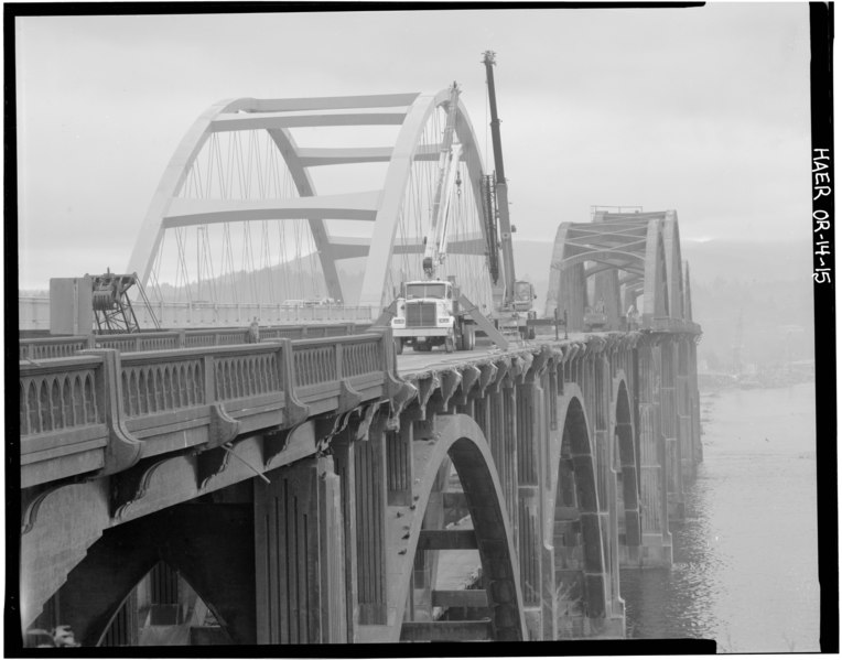 File:Dismantling west railing on north approach to tied arches, looking southeast - Alsea Bay Bridge, Spanning Alsea Bay at Oregon Coast Highway, Waldport, Lincoln County, OR HAER ORE,21-WALPO,1-15.tif