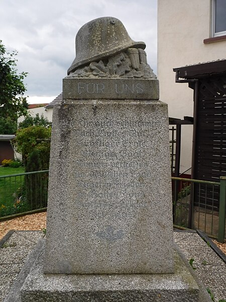 File:Dobra (Thiendorf) 13 - Krieger-Denkmal.jpg